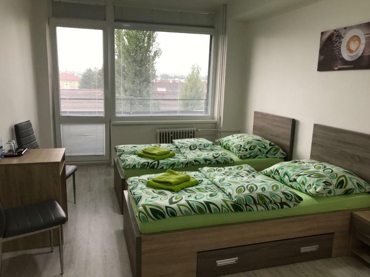 Rooms & Apartments Novohrad Lucenec Bagian luar foto